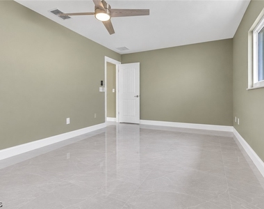 1004 Sw 51st Terrace - Photo Thumbnail 15