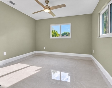1004 Sw 51st Terrace - Photo Thumbnail 17