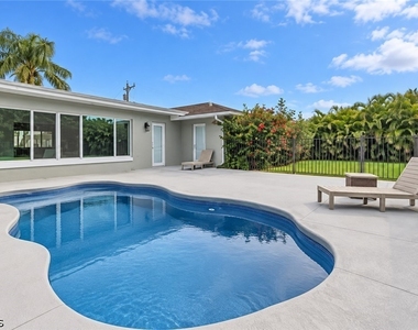 1004 Sw 51st Terrace - Photo Thumbnail 23