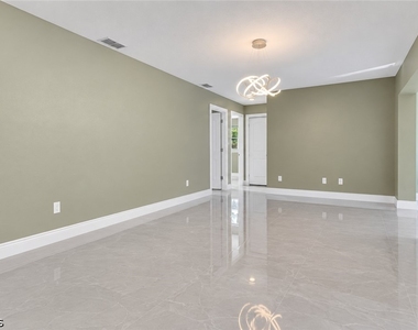 1004 Sw 51st Terrace - Photo Thumbnail 9