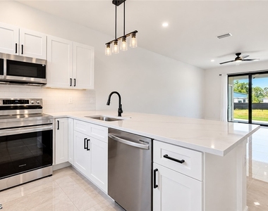 2426 Mae Avenue S - Photo Thumbnail 4