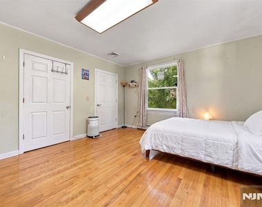 225 Walnut - Photo Thumbnail 14