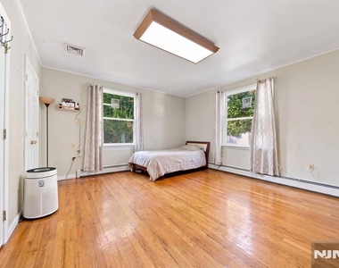 225 Walnut - Photo Thumbnail 13