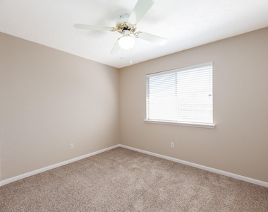 1385 El Camino Village Drive - Photo Thumbnail 18