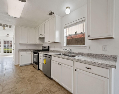 26900 Castlecliff Lane - Photo Thumbnail 10