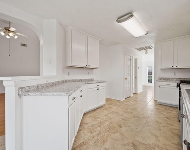 26900 Castlecliff Lane - Photo Thumbnail 9