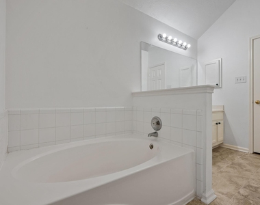 26900 Castlecliff Lane - Photo Thumbnail 18