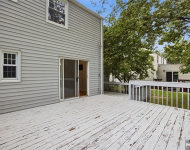 557 Monroe - Photo Thumbnail 20