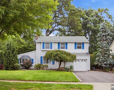 557 Monroe - Photo Thumbnail 1