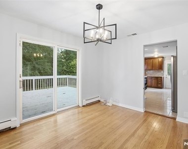 557 Monroe - Photo Thumbnail 4