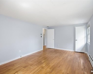 557 Monroe - Photo Thumbnail 12
