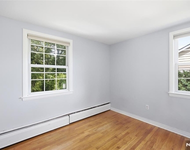 557 Monroe - Photo Thumbnail 15