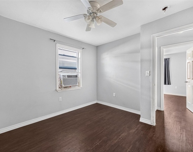 3501 Brewster - Photo Thumbnail 16