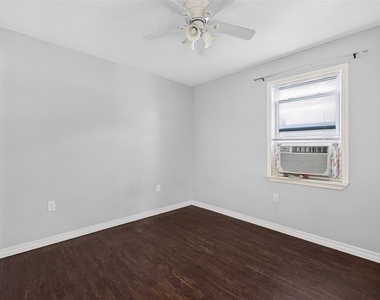 3501 Brewster - Photo Thumbnail 12