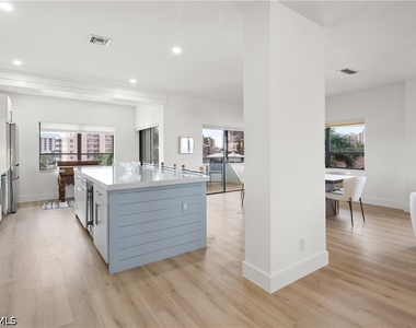 1041 Swallow Avenue - Photo Thumbnail 2