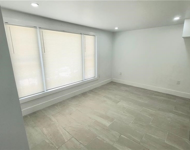 10671 Hampton Street - Photo Thumbnail 12