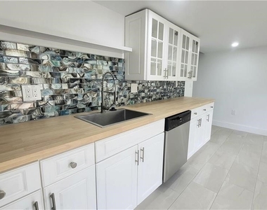 10671 Hampton Street - Photo Thumbnail 3