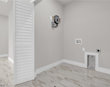 816 Palomino Street E - Photo Thumbnail 17