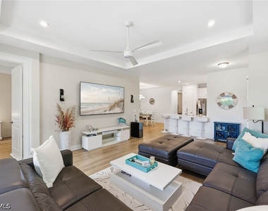 15138 Tolmino Street - Photo Thumbnail 5