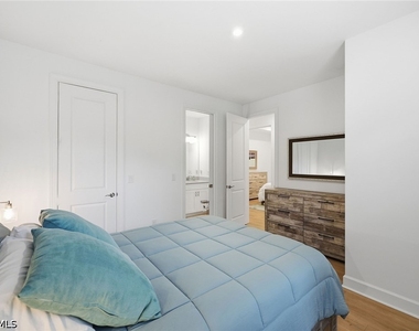 15138 Tolmino Street - Photo Thumbnail 18