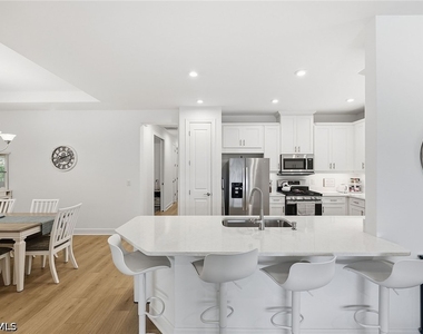15138 Tolmino Street - Photo Thumbnail 7