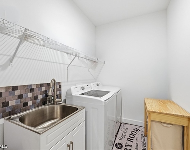15138 Tolmino Street - Photo Thumbnail 21