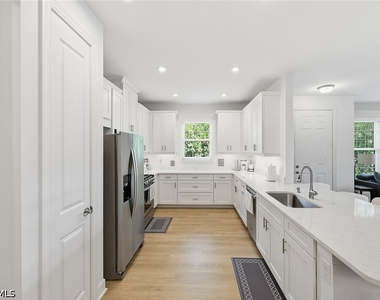 15138 Tolmino Street - Photo Thumbnail 9
