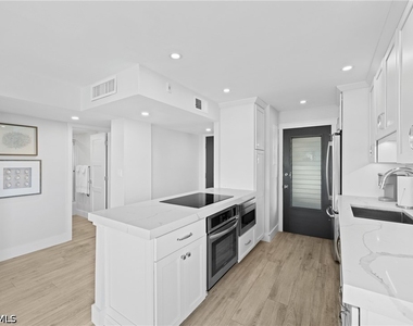 1300 Gulf Shore Boulevard N - Photo Thumbnail 8