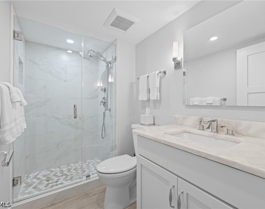 1300 Gulf Shore Boulevard N - Photo Thumbnail 14