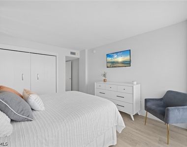 1300 Gulf Shore Boulevard N - Photo Thumbnail 13