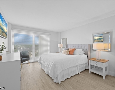 1300 Gulf Shore Boulevard N - Photo Thumbnail 12