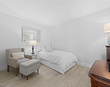 1300 Gulf Shore Boulevard N - Photo Thumbnail 15