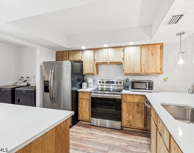 4805 Sorrento Court - Photo Thumbnail 5