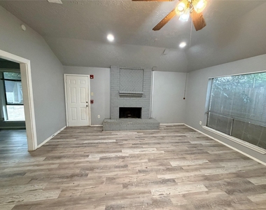 2731 Flintrock Circle - Photo Thumbnail 4