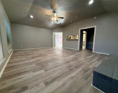 2731 Flintrock Circle - Photo Thumbnail 14