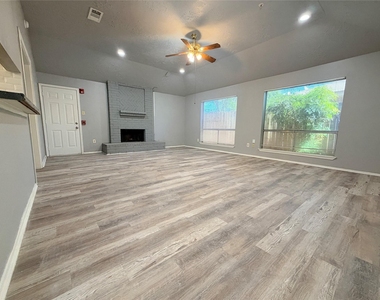 2731 Flintrock Circle - Photo Thumbnail 5
