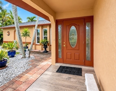 1424 Se 22nd Terrace - Photo Thumbnail 3