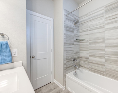 6022 Bristol Spur Lane - Photo Thumbnail 33