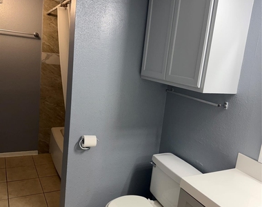 10855 Meadowglen Lane - Photo Thumbnail 3