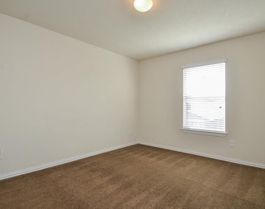2827 Lakecrest Forest Drive - Photo Thumbnail 28
