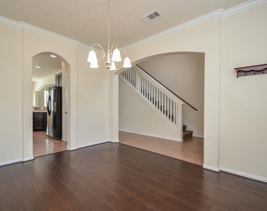 2827 Lakecrest Forest Drive - Photo Thumbnail 5