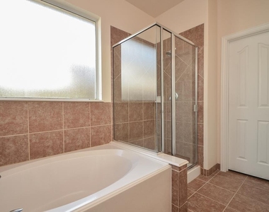 2827 Lakecrest Forest Drive - Photo Thumbnail 21