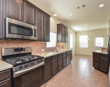 2827 Lakecrest Forest Drive - Photo Thumbnail 7