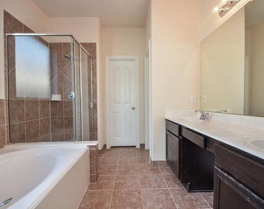 2827 Lakecrest Forest Drive - Photo Thumbnail 20