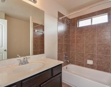 2827 Lakecrest Forest Drive - Photo Thumbnail 26