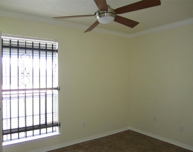 1142 Mossridge Drive - Photo Thumbnail 2