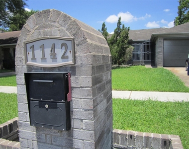 1142 Mossridge Drive - Photo Thumbnail 8