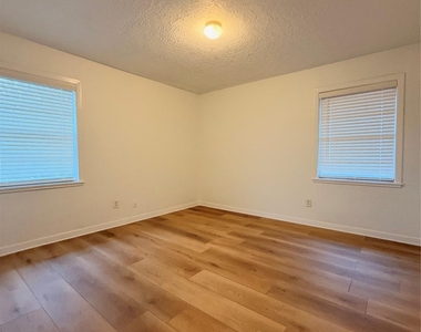2101 John Street - Photo Thumbnail 6