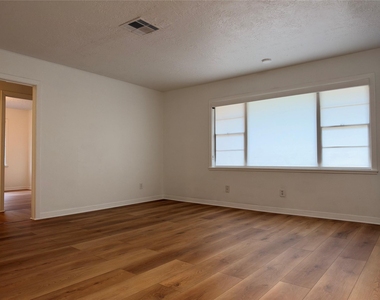 2101 John Street - Photo Thumbnail 1