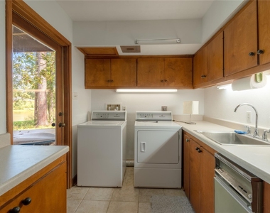 3786 Summer Lane - Photo Thumbnail 16